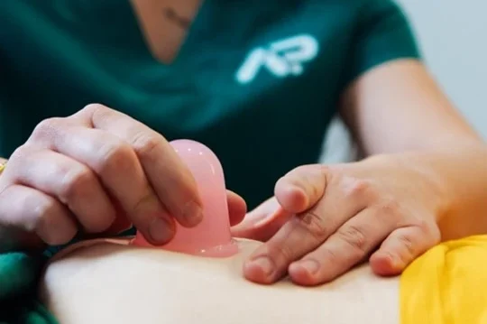 Jak fizjoterapia pomaga kobietom po porodzie wrócić do pełnej sprawności?